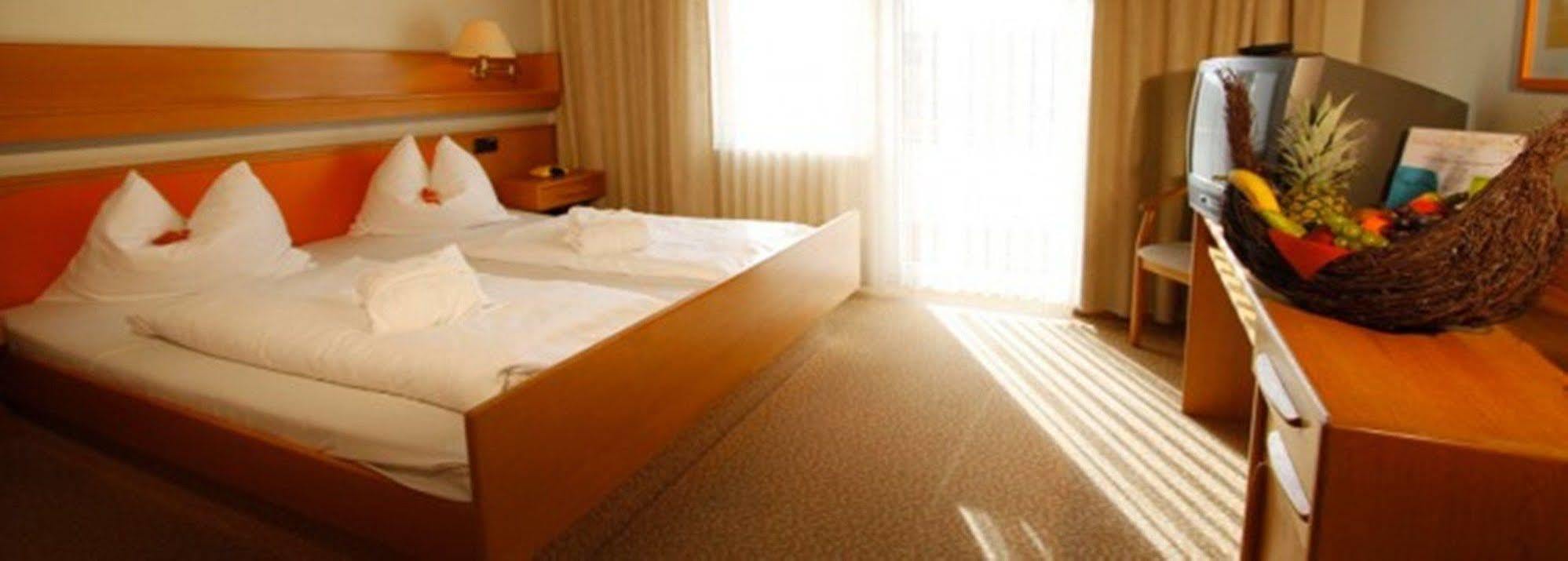 Savoy Hotel Bad Mergentheim Bagian luar foto